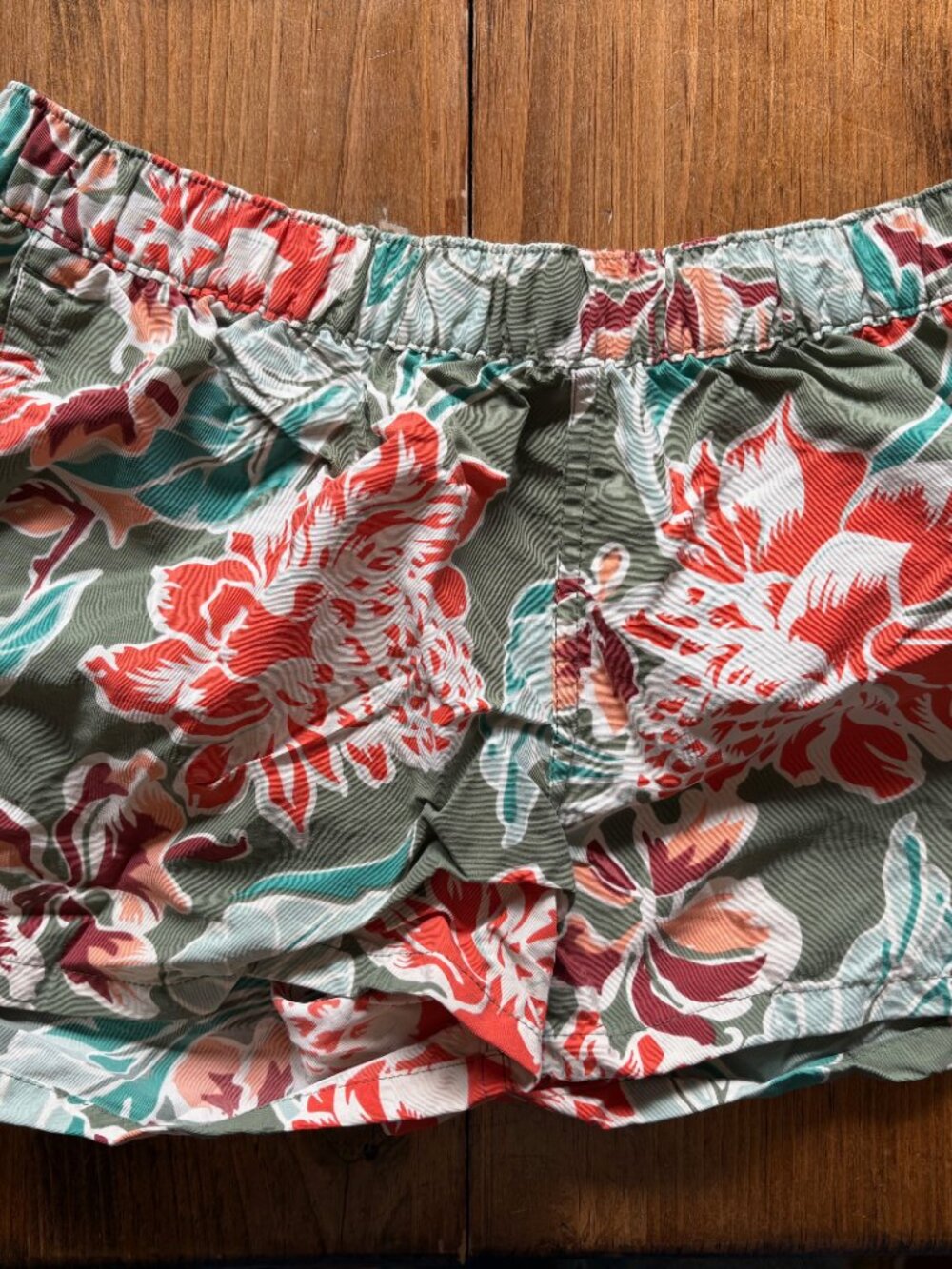 Patagonia Barely Baggies Board Floral Shorts  women’s medium
